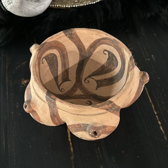 Vintage pottery shaker art - Picture 3 of 16